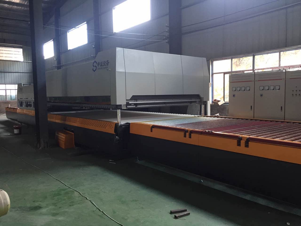 玻璃鋼化爐的降溫方式告訴你怎樣降溫！